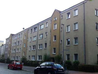 Schimmel an der fassade: sachverständige zeigt, wo es schimmelt